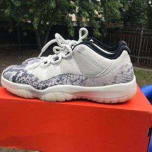 Size 11 snake skin low retro 11